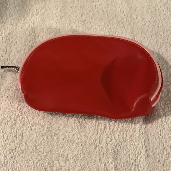 ‼️🛍3/$10🛍‼️H makeup bag - Picture 2 of 3